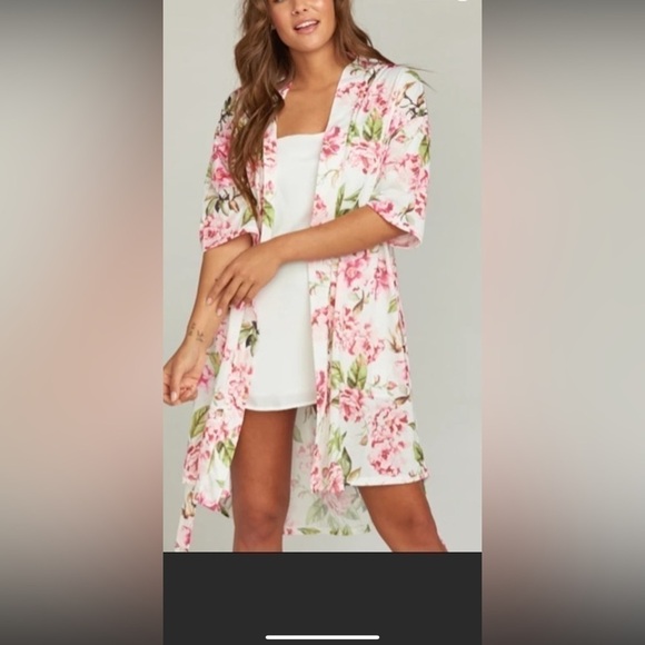 Show me your MuMu robe very soft like new one size - Picture 1 of 6
